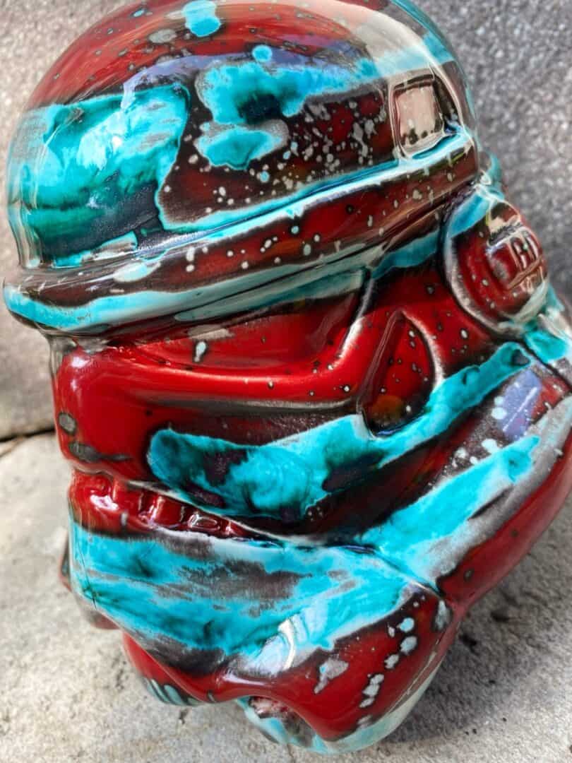 radical trooper 2”,, scultura ceramica tecnica mista, cm 20x20x20, 2023 (disponibile).