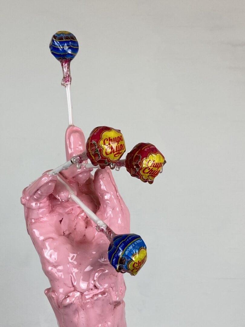 sweet dreams scultura in resina,, 2021 (disponibile)